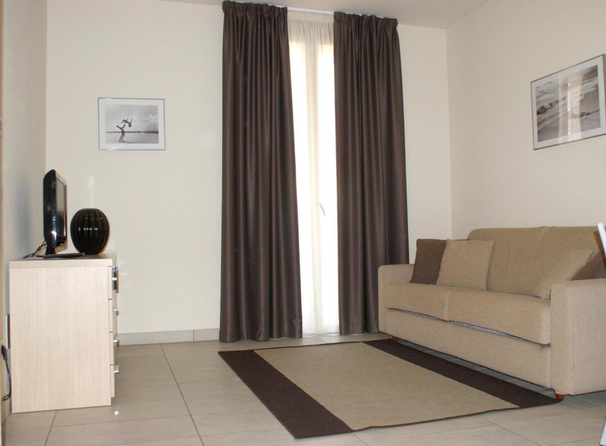 Residence Belmare Rimini Bagian luar foto
