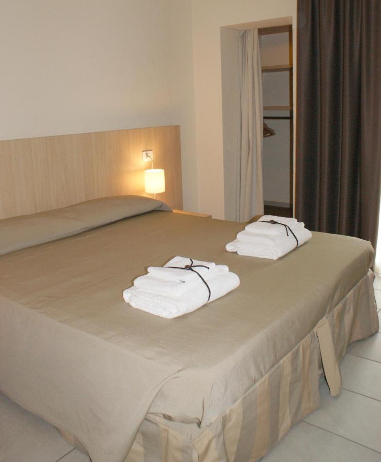 Residence Belmare Rimini Bagian luar foto