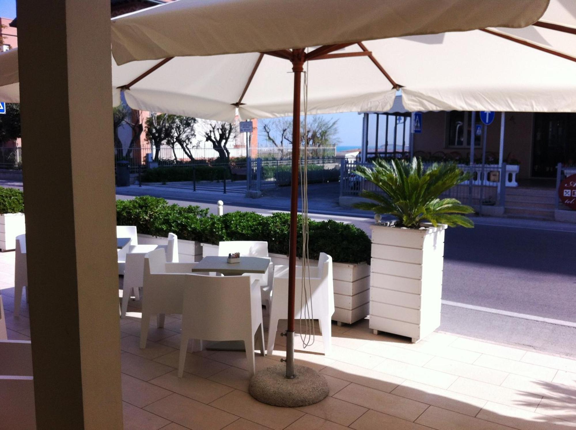 Residence Belmare Rimini Bagian luar foto
