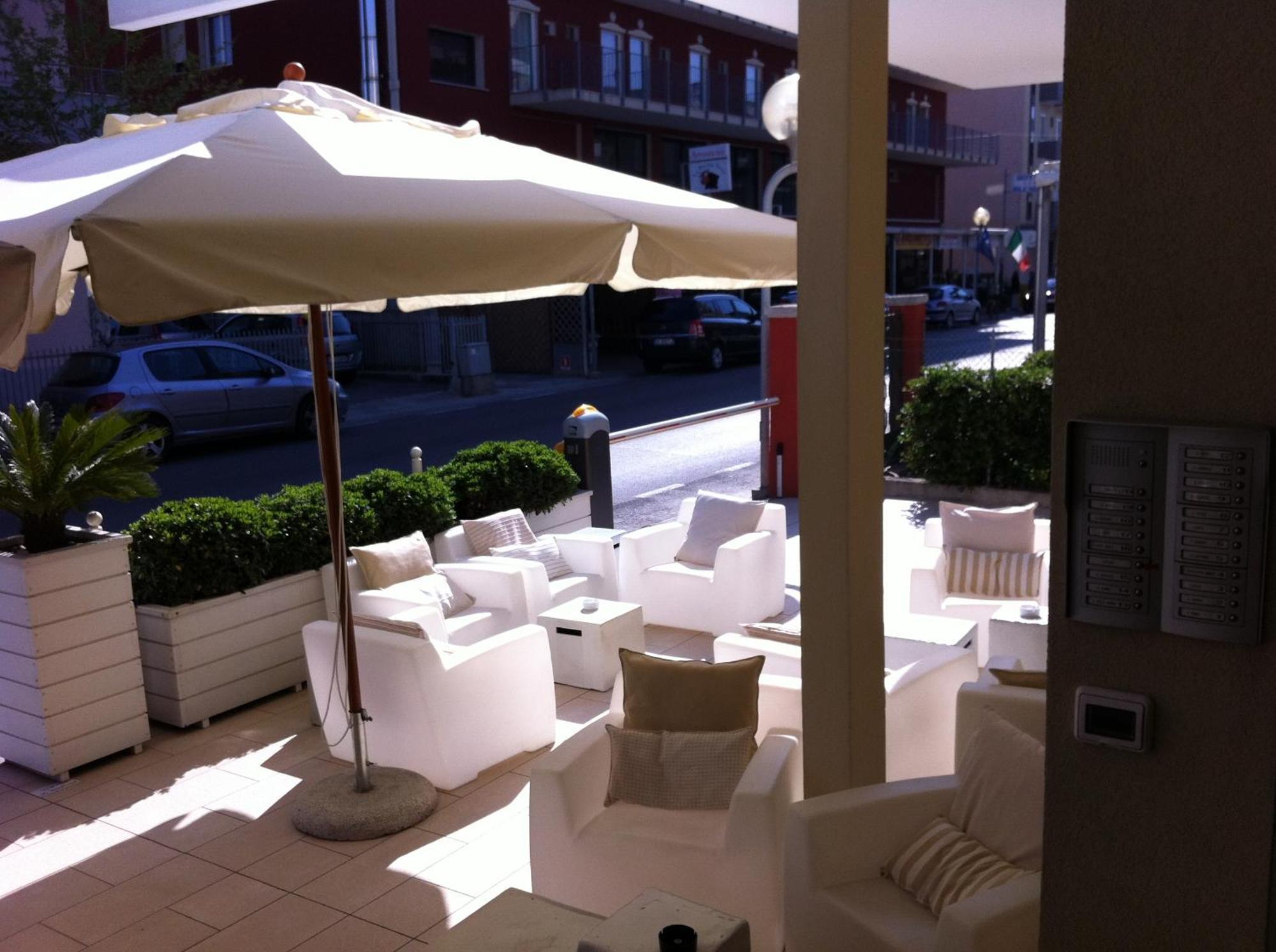 Residence Belmare Rimini Bagian luar foto