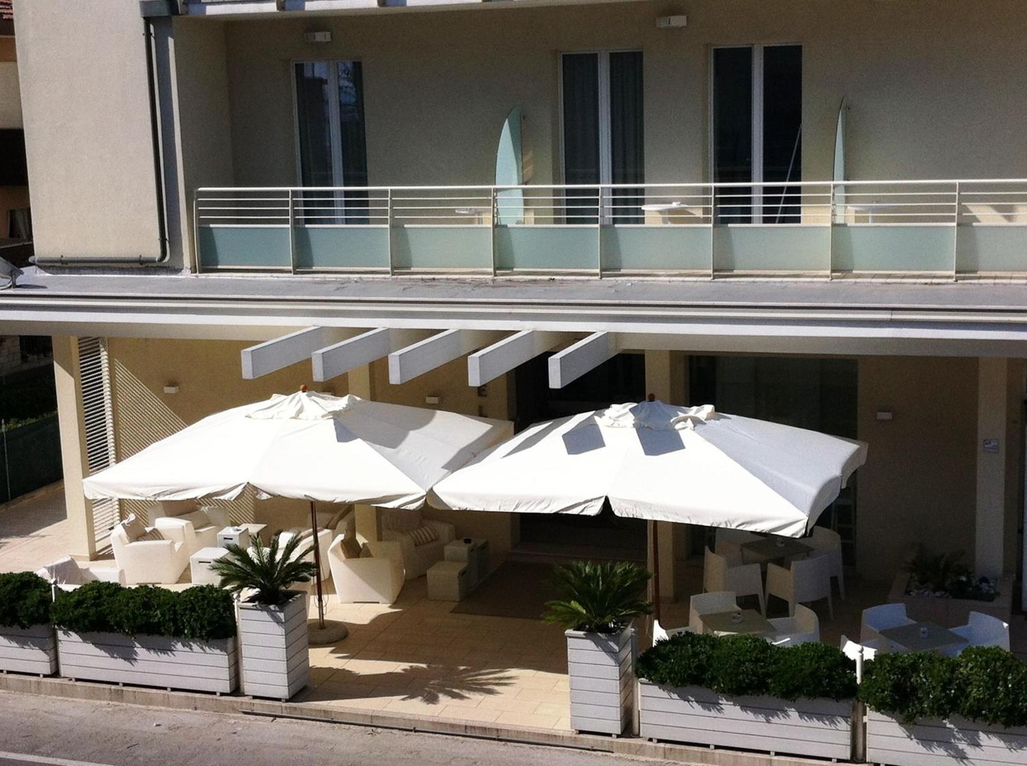 Residence Belmare Rimini Bagian luar foto