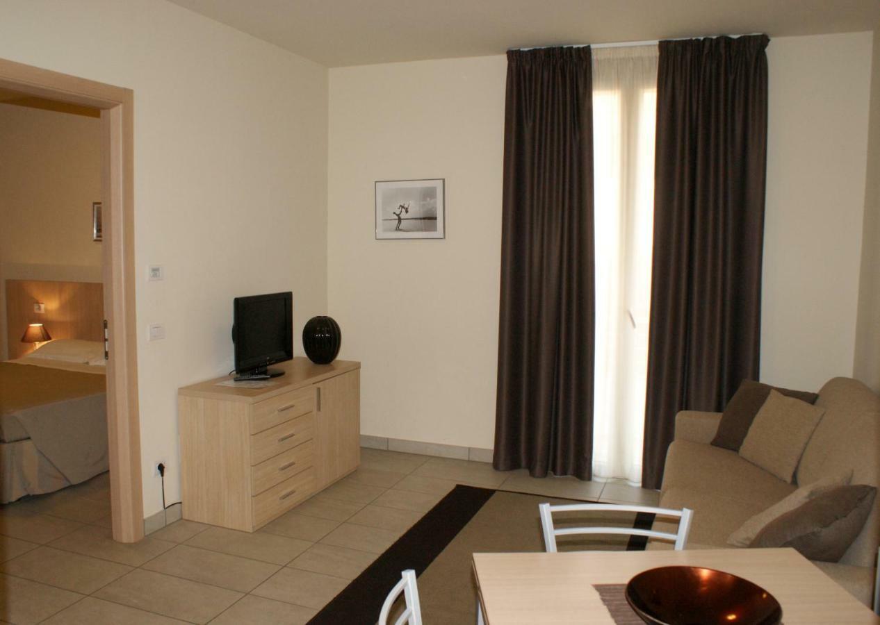 Residence Belmare Rimini Bagian luar foto
